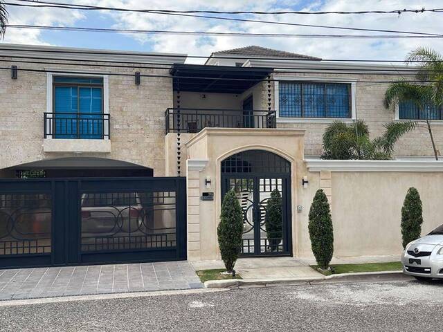 Venta en AV. Anacaona - Santo Domingo